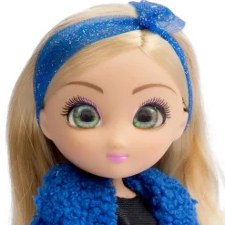 Amy Un' Icona Delle Unique Eyes Occhi Vedri, Capelli Biondi E Look Fantastico