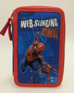 Astuccio Con Tre Cerniere E Tre Scomparti Di Spiderman, In Robusto Poliestere, Completo Di Cancelleria, 18 Pennarelli File Giotto E 18 Matite Colorate