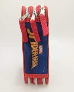 Astuccio Con Tre Cerniere E Tre Scomparti Di Spiderman, In Robusto Poliestere, Completo Di Cancelleria, 18 Pennarelli File Giotto E 18 Matite Colorate