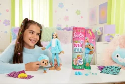 Barbie Cutie Reveal Bambola Con Costume Di Peluche Da Orsacchiotto-Delfino E 10 Accessori A Sorpresa Cambia Colore, Serie Amici Cuccioli