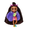 Barbie-Extra Minis Mini Bambola Articolata Con Vestito Rosa E Rosso, Pelliccia Viola E Morbidi Capelli Ricci, Giocattolo Per Bambini 3+ Anni, Hgp63