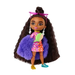 Barbie-Extra Minis Mini Bambola Articolata Con Vestito Rosa E Rosso, Pelliccia Viola E Morbidi Capelli Ricci, Giocattolo Per Bambini 3+ Anni, Hgp63
