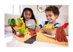 Disney Pixar Cars Set Parco Dei Dinosauri, Pista Con Dinosauro Con Azione Morso, 1 Veicolo Saetta Mcqueen Preistorico Incluso, Giocattolo Per Bambini, 4+ Anni, Hmd74