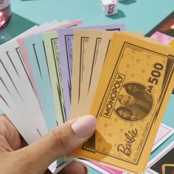 Hasbro Gaming Monopoly Barbie, Gioco Da Tavolo, Giochi Per Famiglie Per 2-6 Giocatori, Dagli 8 Anni In Su