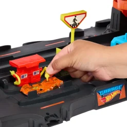 Hot Wheels City Mega Garage Playset Con 2 Macchinine Die-Cast, Box Per Riporre Oltre 50 Macchinine