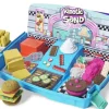 Kinetic Sand Valigetta Diner, 900 Gr Di Sabbia Colorata, 8 Accessori E Formine Inclusi, Sabbia Cinetica, Giochi Per Bambini E Bambine, 3+ Anni