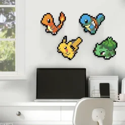 Mega Pokemon Showcase Bulbasaur, Set In Stile Retro Pixelato Da Costruire Con 374 Pezzi, Con Base Piana Per Esporlo E Incisione Sul Retro Per Appenderlo
