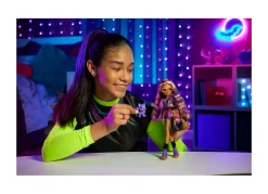 Monster High Clawdeen, Bambola Con Accessori E Gattino, Snodata E Alla Moda Con Capelli Con Ciocche Viola, Giocattolo Per Bambini, 4+ Anni, Hhk52