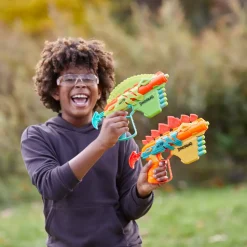 Nerf, Dinosquad Stego-Duo, 2 Blaster, 10 Dardi Nerf Elite 2.0, 2 Design A Forma Di Stegosauro, Blaster Nerf In Gommapiuma Per Giochi All'Aperto Di Bambini E Bambine