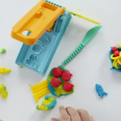 Play-Doh, La Fabbrica Del Divertimento, Playset Di Attivita Manuali, Pasta Modellabile In 3 Colori