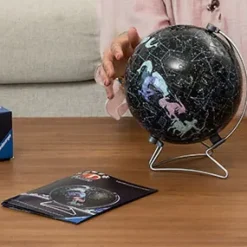 Ravensburger 3D Puzzle Globo Glow In The Dark Costellazioni, Impara Al Geografia In Inglese, 180 Pezzi, 6+ Anni